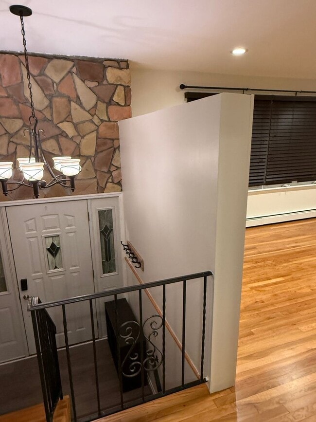 Building Photo - Charming 3BR apartment in East Meadow