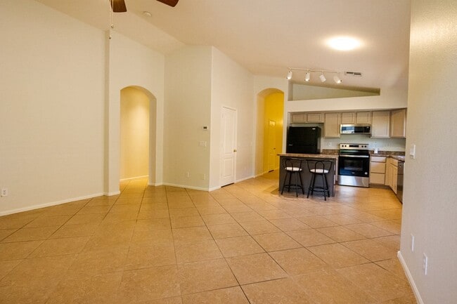 Building Photo - Spacious North Phoenix Home