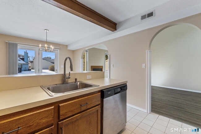 Building Photo - 68 Copper Beech Dr