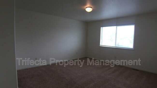 Building Photo - 6600 Painted Rock Trl