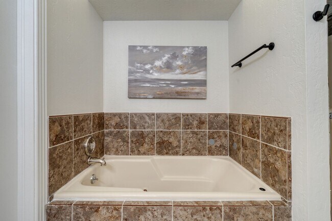 Building Photo - Beautiful 3-Bedroom home!