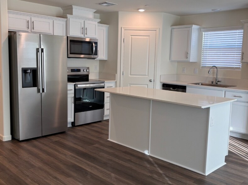 Building Photo - 8801 Scintilla Ave