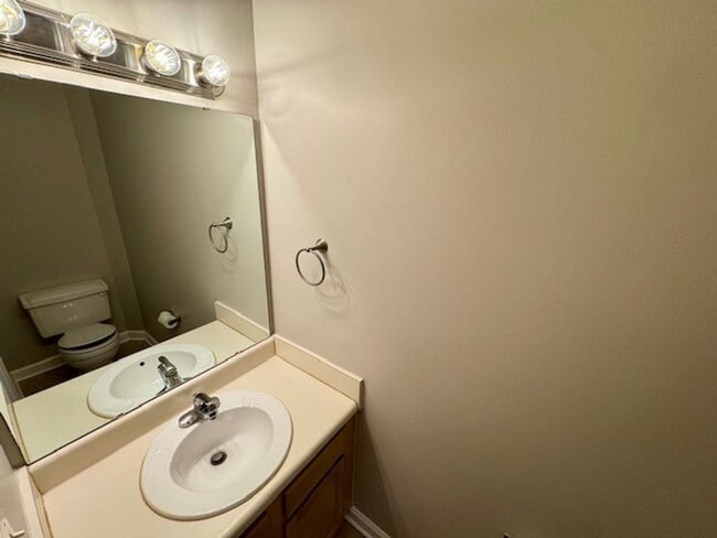 Building Photo - Elegant 2-Story Townhome with Sunroom & Luxury ensuite!