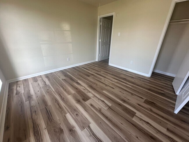 Building Photo - 105 Cantal Dr