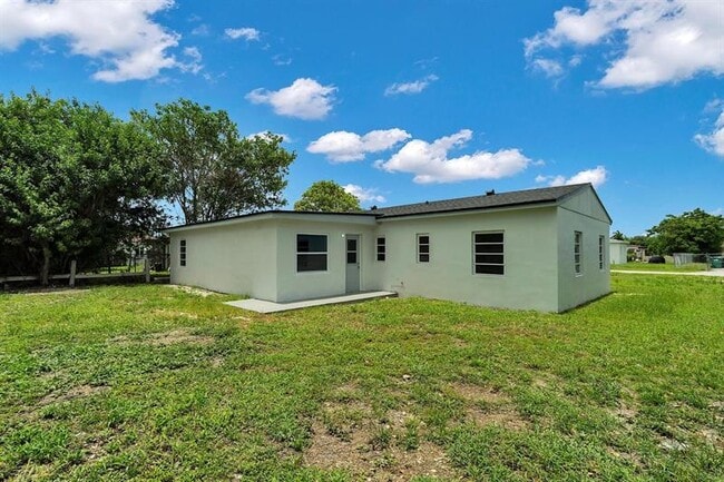 Building Photo - 14620 Tyler St