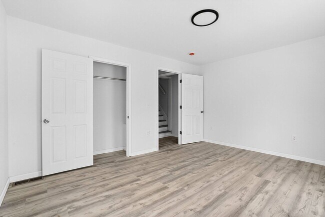 Building Photo - 398-400 N. Maple Ave