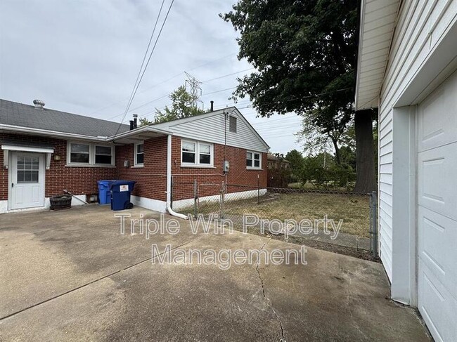 Building Photo - 90 W St Anthony Ln