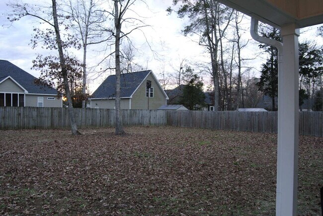 Building Photo - Spacious 4-Bedroom Home with Loft, New Car...