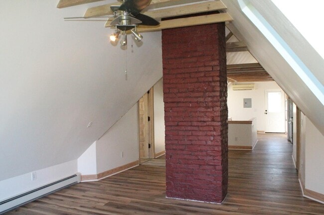 Building Photo - 3803 Military St