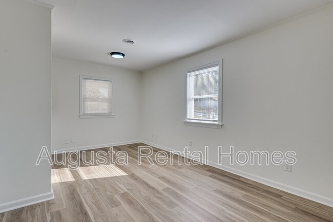 Building Photo - 3110 Arcadia Dr