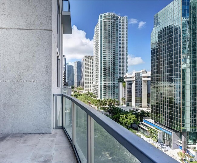 Building Photo - 1060 Brickell Ave