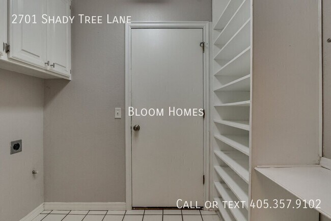 Building Photo - 2701 Shady Tree Ln
