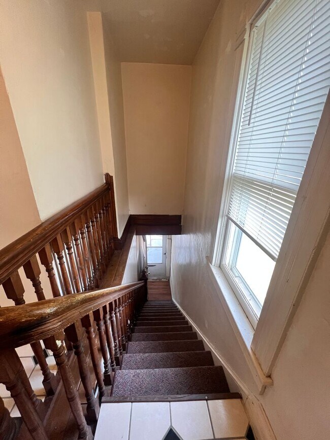 Building Photo - 700 N 5th St