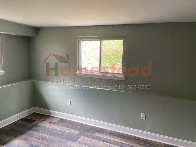 Building Photo - MARCUS HOOK 3 BEDROOM