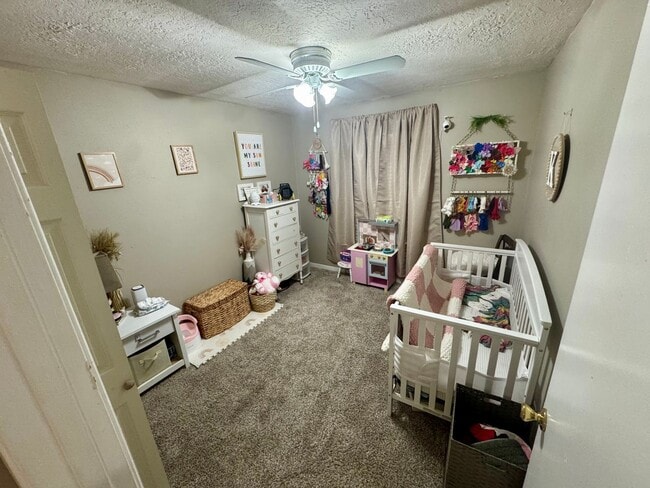 Building Photo - 2504 Hickory Dr