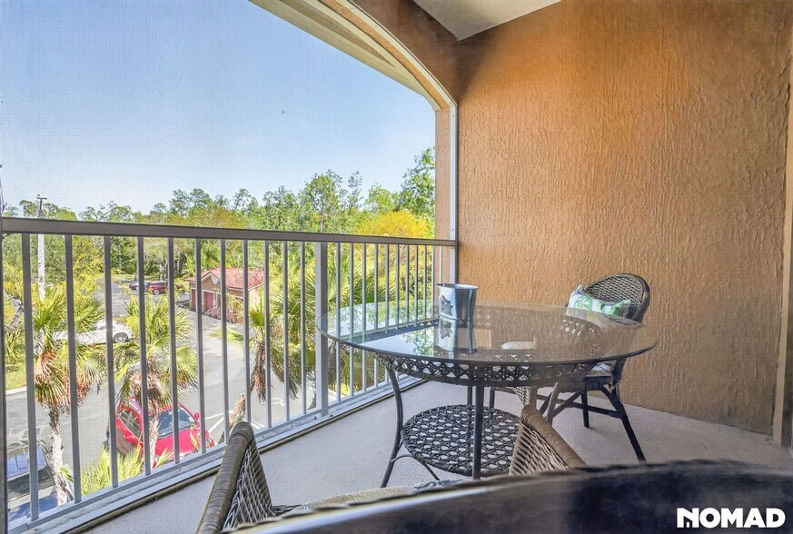 Building Photo - 1885 Florida Club Dr