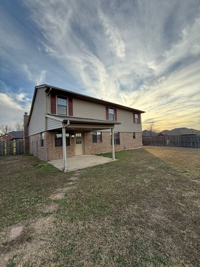 Building Photo - Spacious 3 bed, 2.5 Bath 2-story Home in South Okc