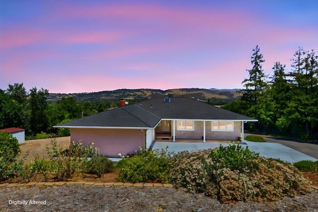 Building Photo - Million Dollar Views! Available Now!