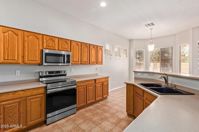 Building Photo - 13508 W Alvarado Dr