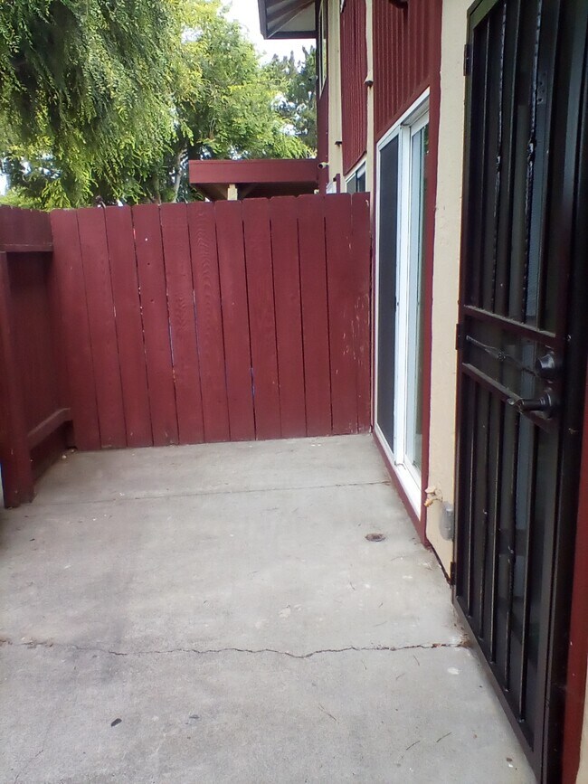 Building Photo - 400 Corcoran Ave