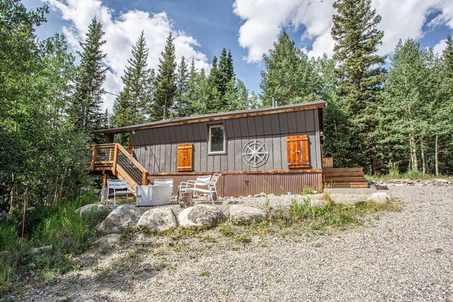 Building Photo - Adorable Mountain Cabin available for a Wi...