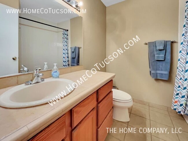Building Photo - Short Term Furnished Foothills Condo 5675 N Camino Esplendora-2211