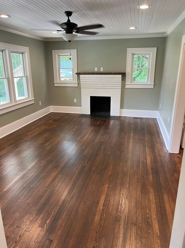 Building Photo - "Character Revived" Etowah Home and Guest House