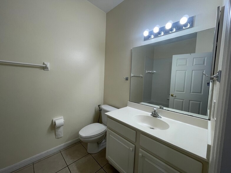 Building Photo - 9805 Portofino Dr