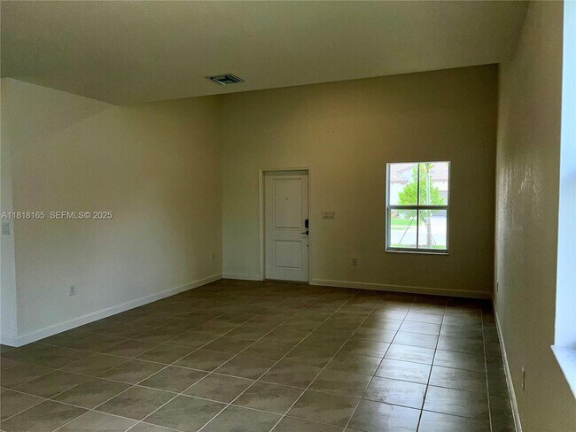 Building Photo - 2929 SE 23rd Ave