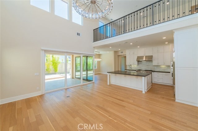 Building Photo - 60 Ray