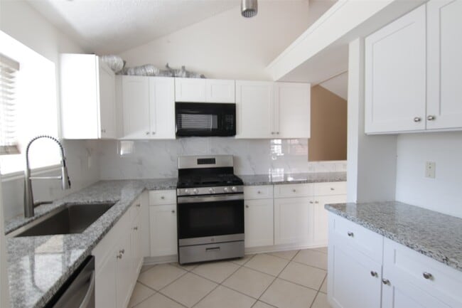 Building Photo - 6918 Glen Rosa Dr