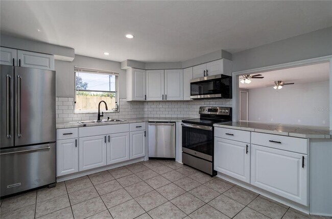 Building Photo - 269 E Tarpon Blvd NW