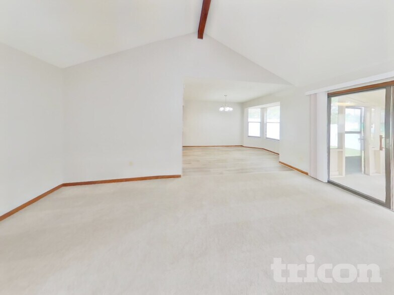 Building Photo - 10660 Squires Ct