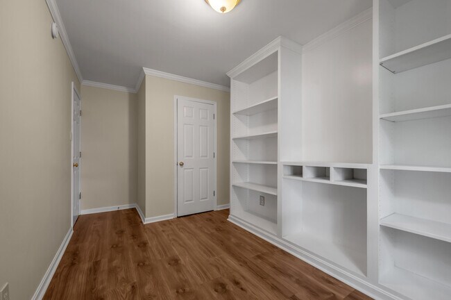 Building Photo - 2347 Stonewood Ln