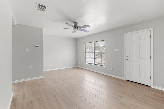 Building Photo - 108 Gm Ln