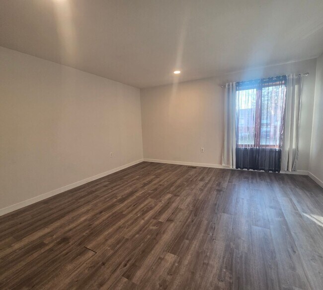 Building Photo - Desirable South Whitehall Township Townhome