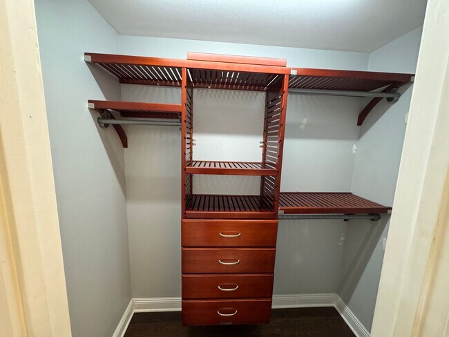 Building Photo - Pensacola - Inverness - 3 bedroom, 2 bathroom
