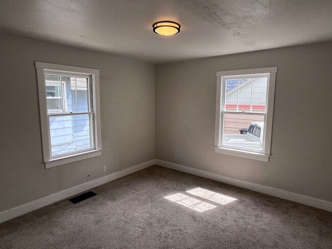 Building Photo - Charming Remodeled Home