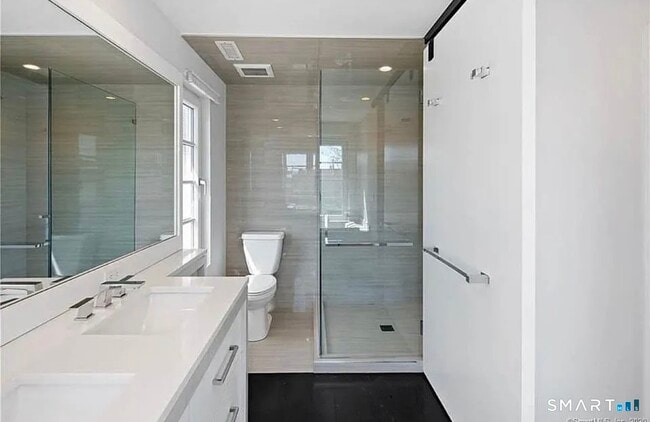 Building Photo - 24 Avery St