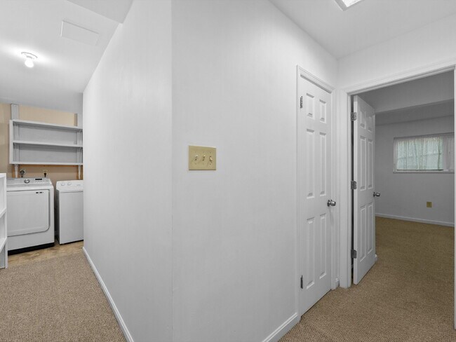 Building Photo - Spacious Reston Townhome in a Prime Centra...