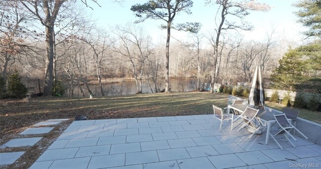 Building Photo - 371 S River Rd