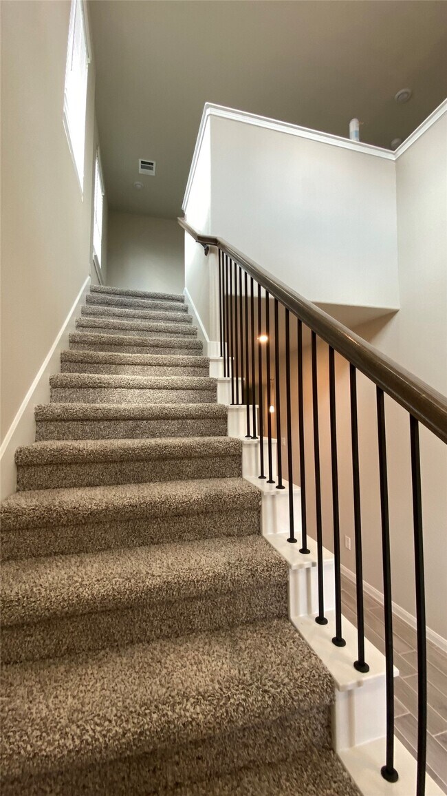 Building Photo - 7059 Silverleaf Oak St