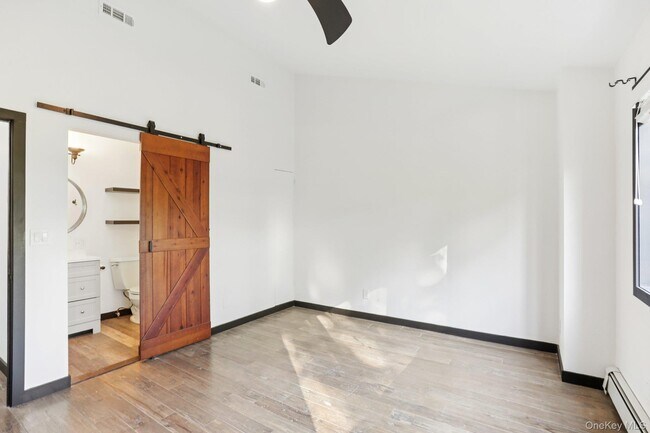 Building Photo - 6 Pheasant Walk