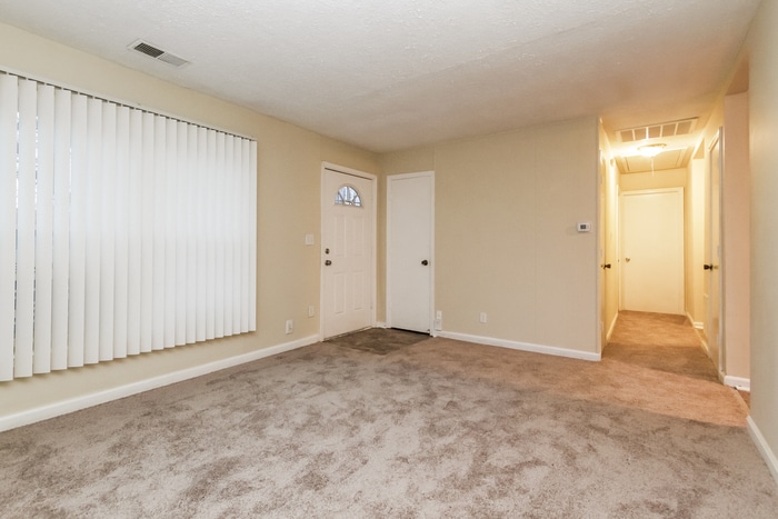 Building Photo - 839 Middle Dr