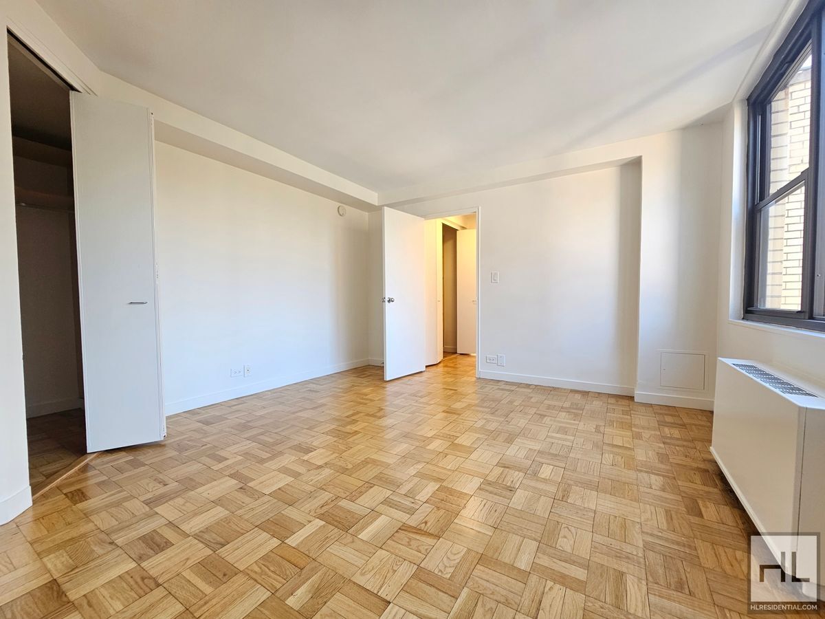Building Photo - Corner 1-Bedroom in Midtown East | 11th Fl...