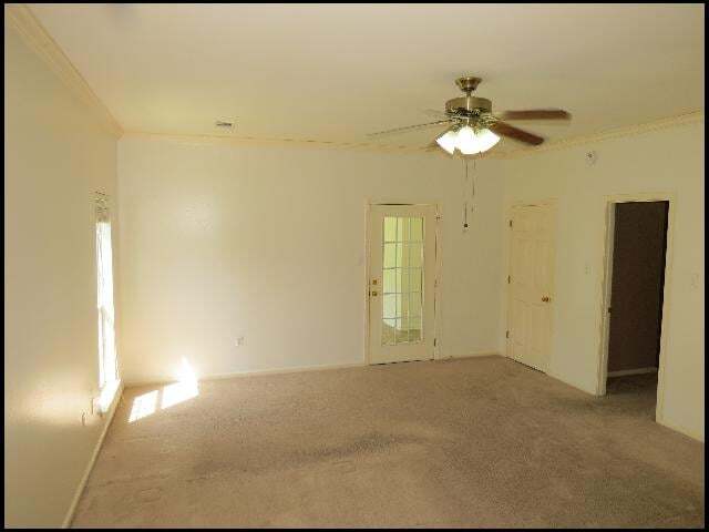 Building Photo - 5 Robyn Ln