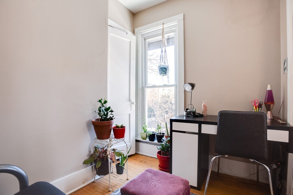 Building Photo - 425 12th Ave SE