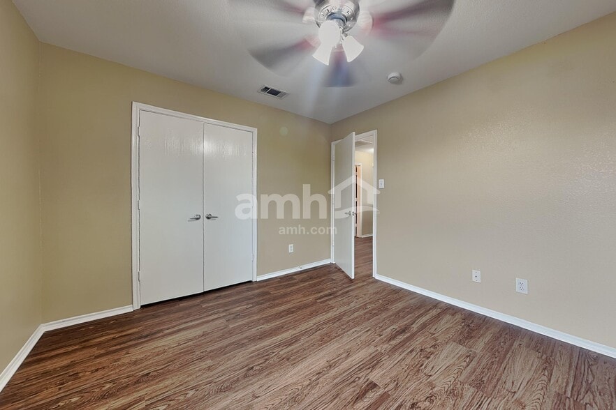 Building Photo - 6001 Melanie Dr