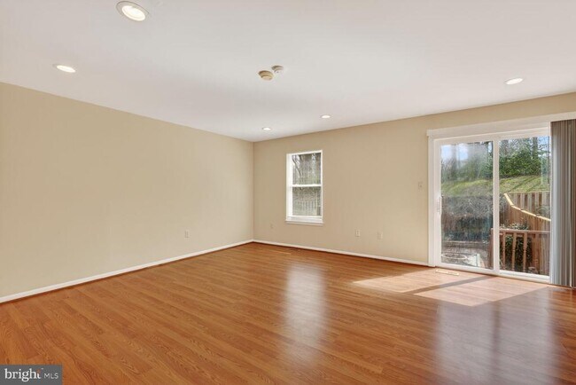 Building Photo - 6427 Old Scotts Ct