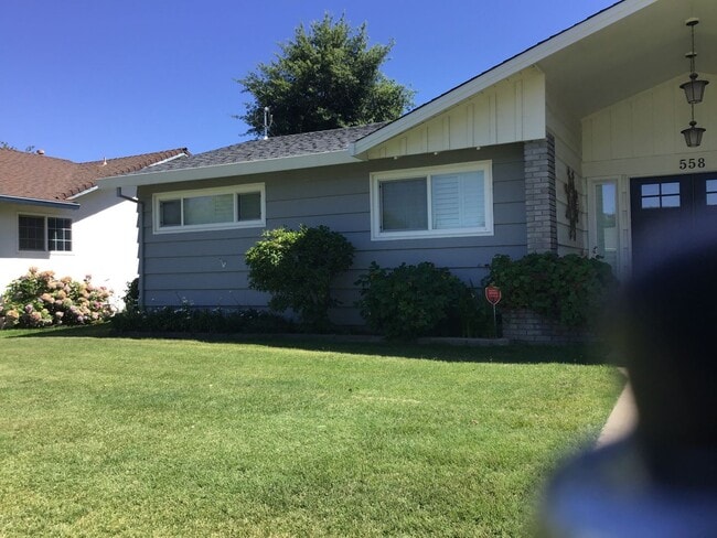 Building Photo - 3 Bedroom Home Coming Available